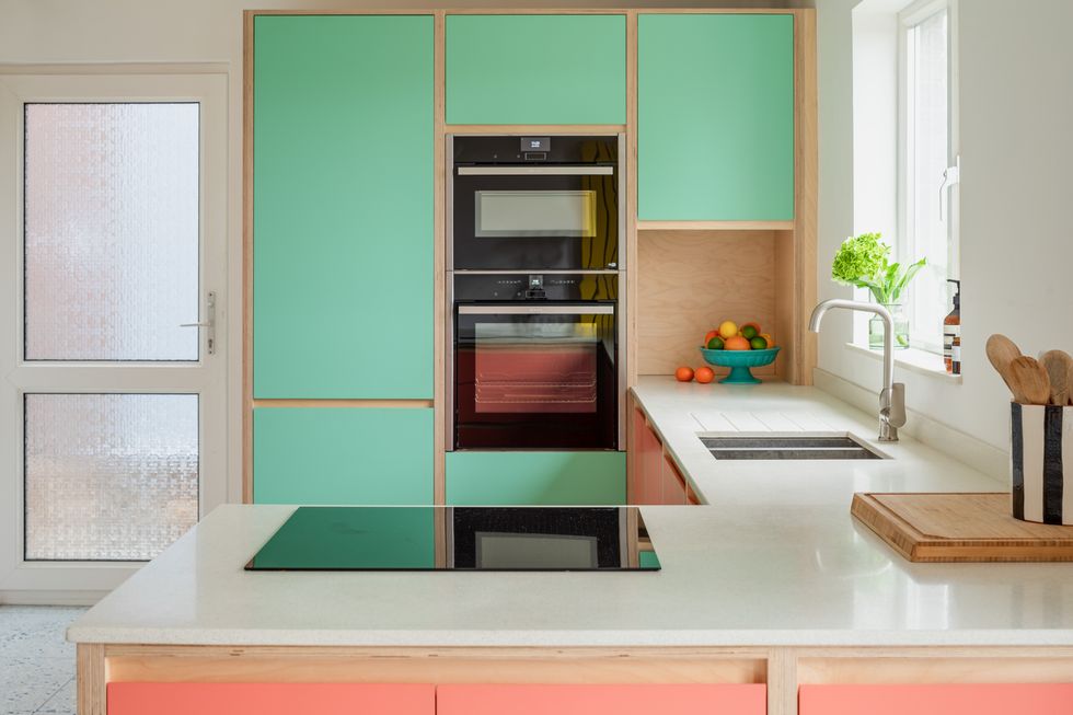 Decortapa on X: Nuestras cubre encimeras se pueden realizar en el color  que mejor combine en tu cocina! Como ejemplo, este verde ingles tan  bonito!! 😍👍👉   / X