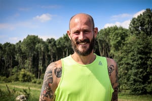 Klaas Boomsma tijdens hardlopen op Healthy fest