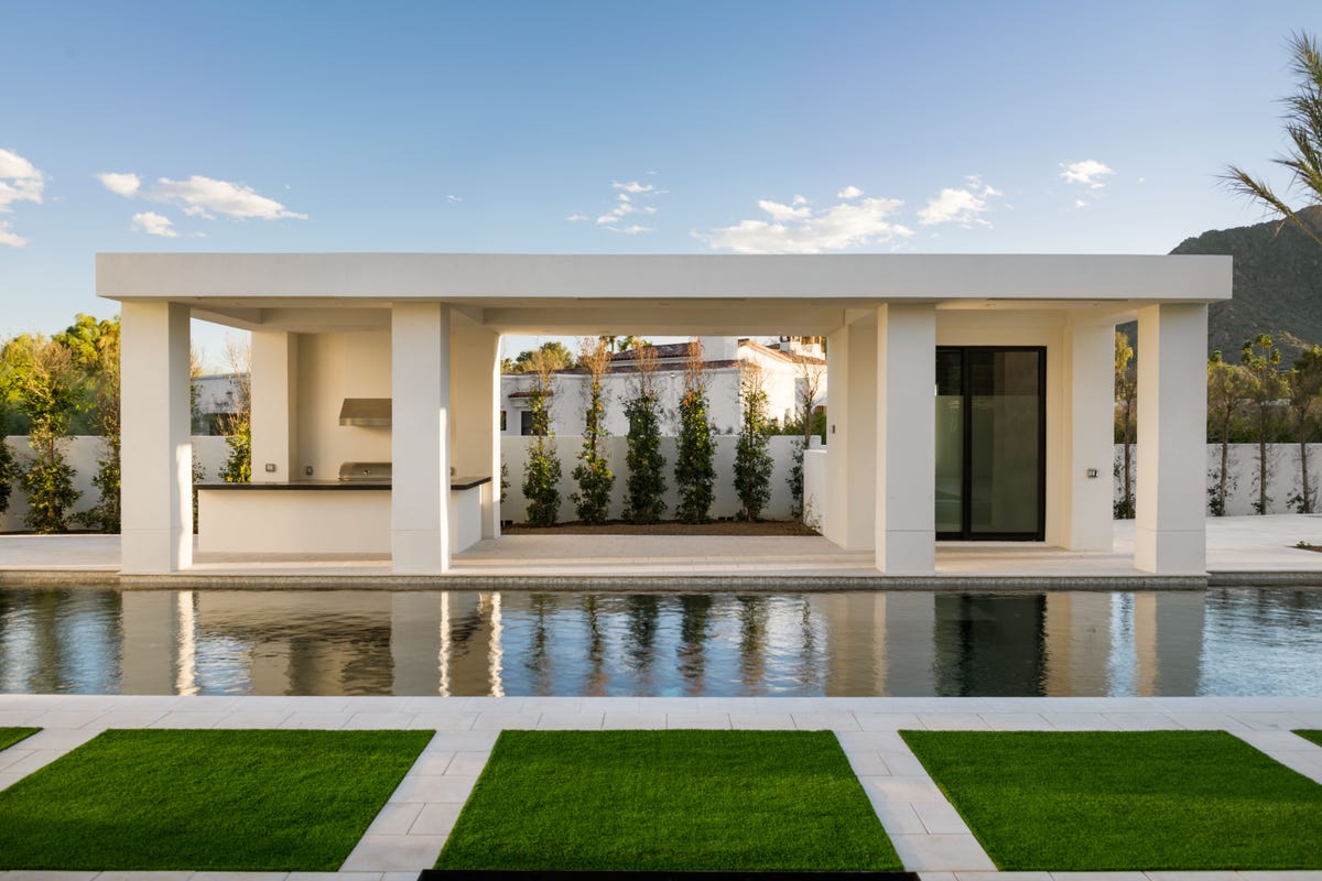 Arizona Cardinals head coach Kliff Kingsbury's living room/draft bunker :  r/malelivingspace