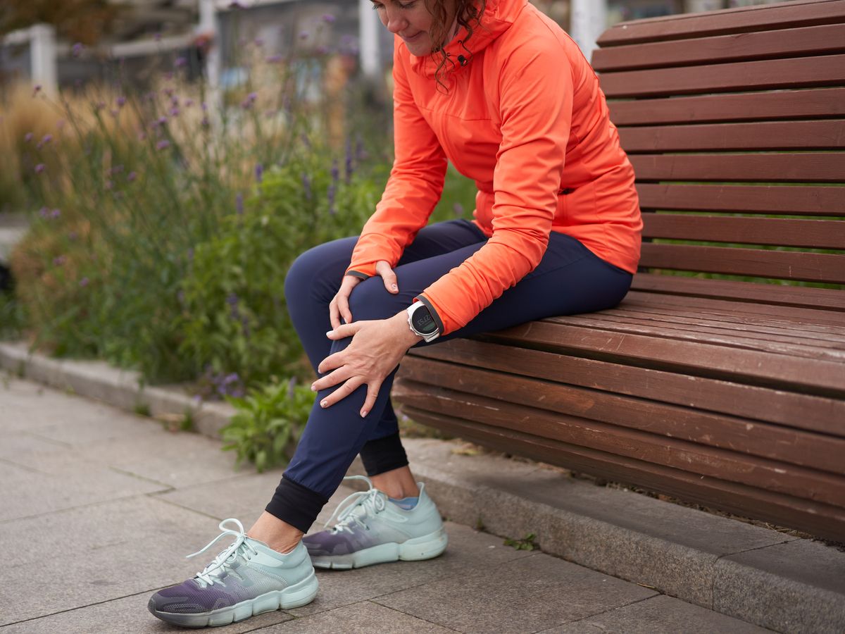Knee pain running: Causes & how to treat it