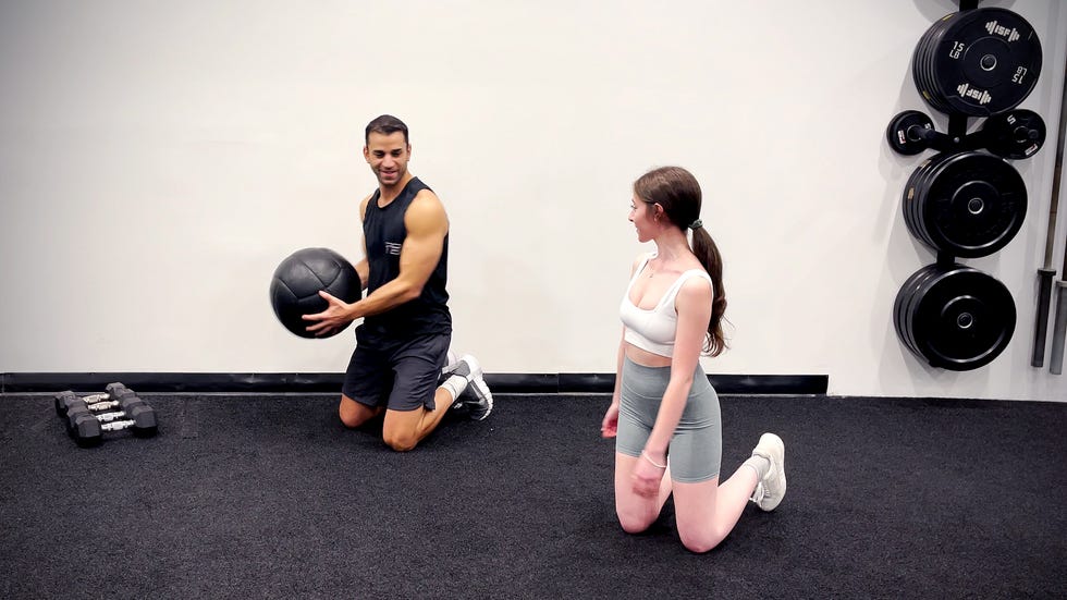 kneeling oblique toss