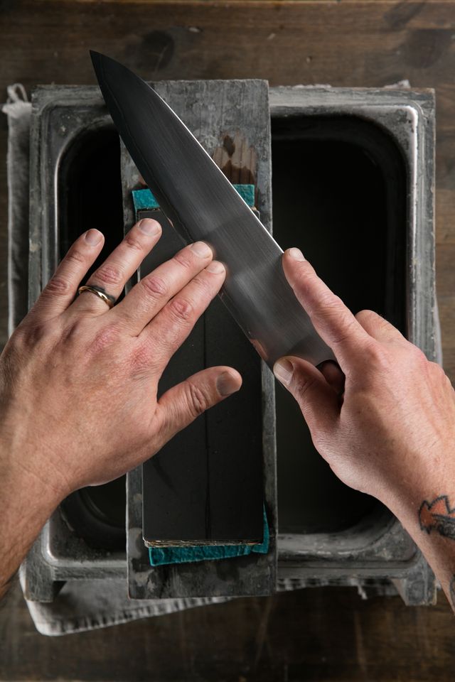 How to Sharpen Kitchen Knives - The Best Way to Sharpen Kitchen Knives