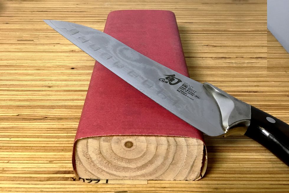 How to Sharpen Kitchen Knives - The Best Way to Sharpen Kitchen Knives
