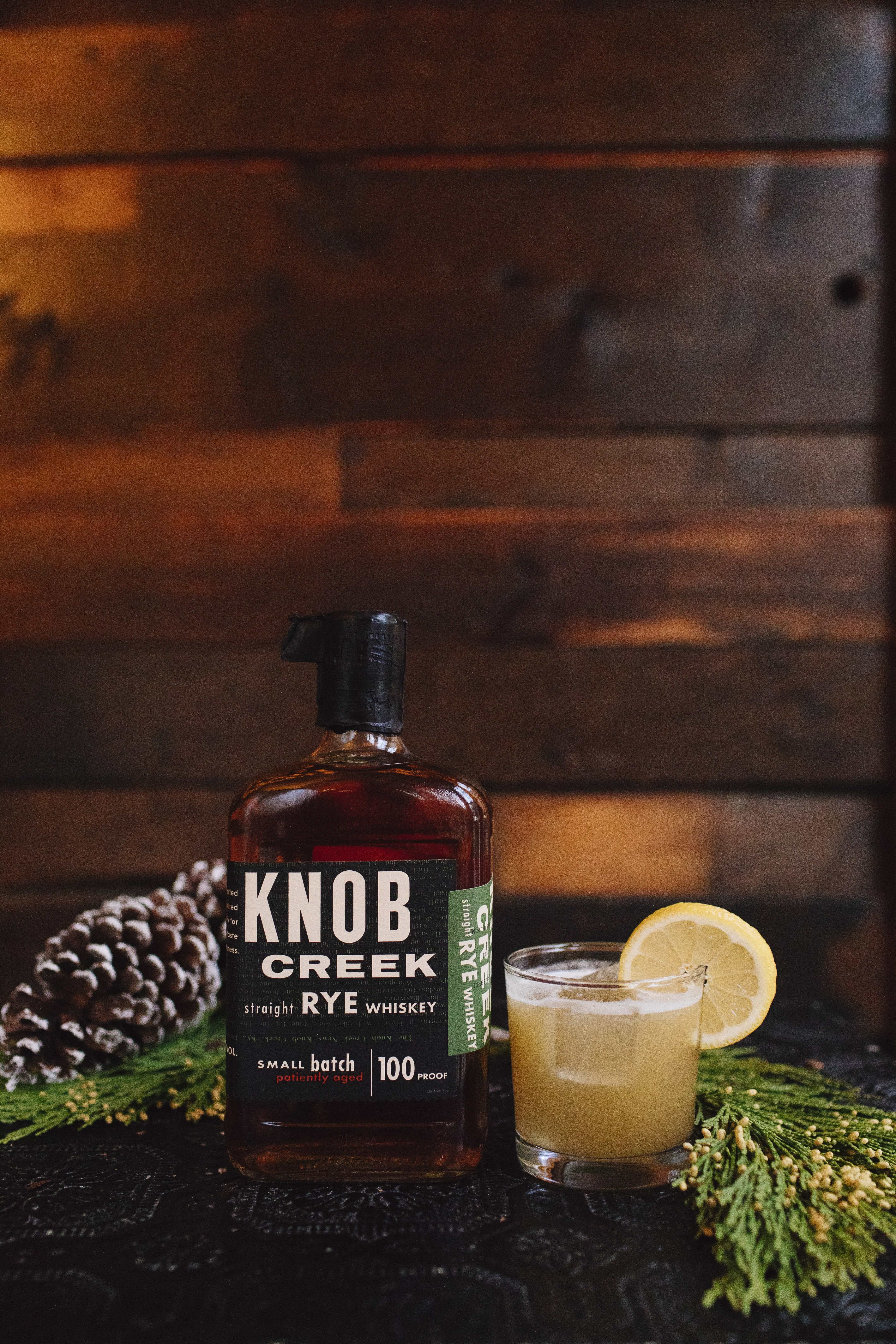 https://hips.hearstapps.com/hmg-prod/images/knob-creek-winter-snap-and-bottle-1544557720.jpg