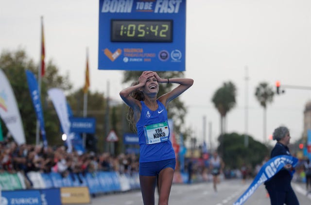 la alemana konstanze koko klosterhalfen gana la media maratón de valencia