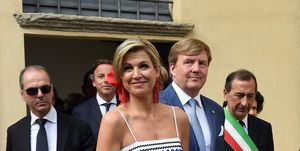 koningin máxima draagt een zomerjurk in italië
