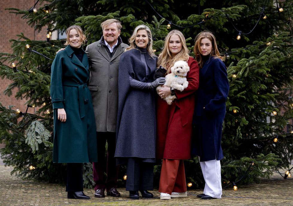 het koninklijke gezin tijdens de nieuwe winterfotosessie van 2023