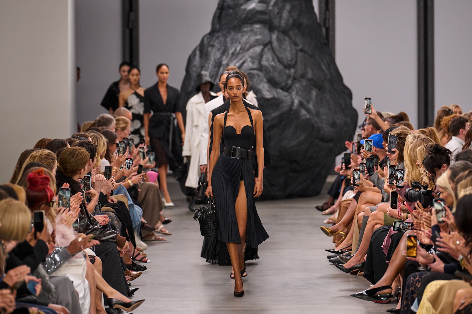 New York Fashion Week Primavera Estate 2025 recap delle tendenze dalle passerelle