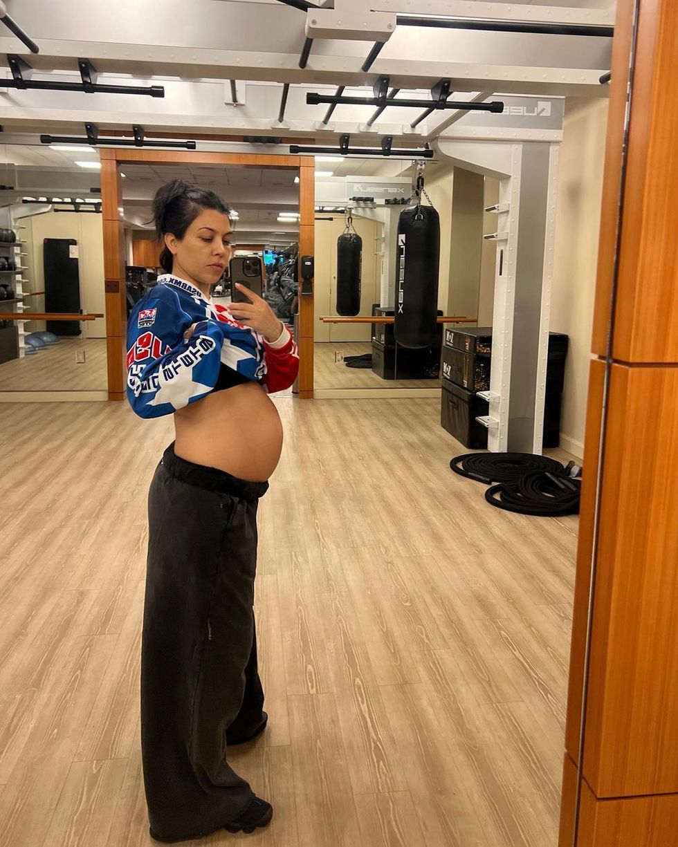 kourtney kardashian showing her maternity style
