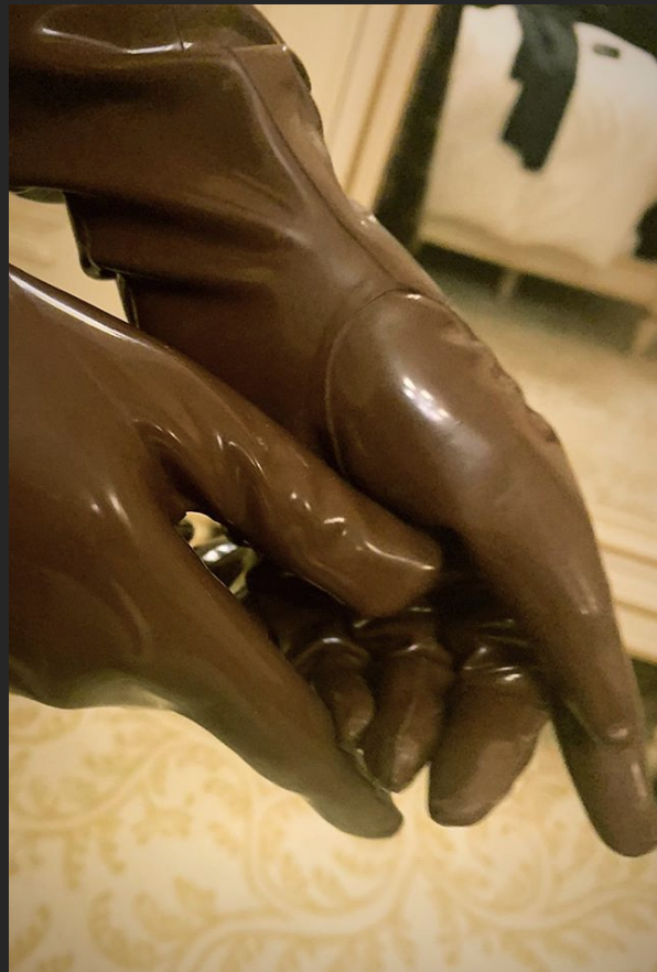 Hand, Brown, Finger, Sculpture, Bronze sculpture, Close-up, Art, Leg, Bronze, Metal, 