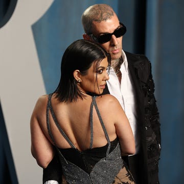 travis barker and kourtney kardashian at the 2022 vanity fair oscar party