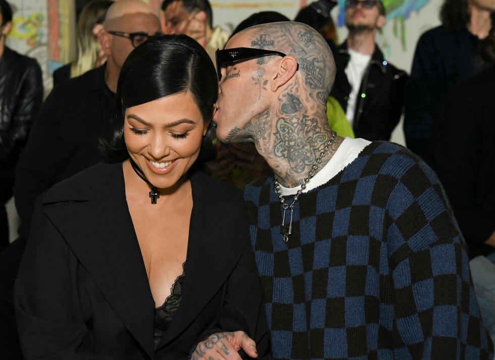 kourtney kardashian y travis barker, en una foto de archivo