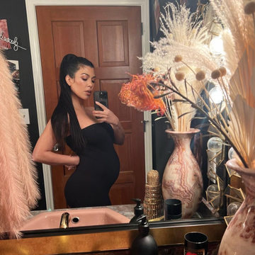kourtney kardashian responds to criticism of pregnancy at 44