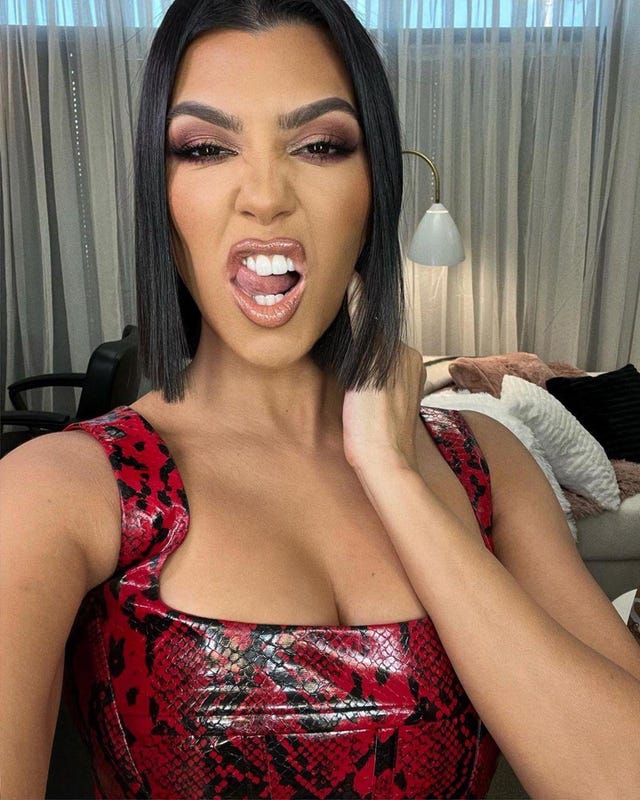 Kourtney Kardashian Snaps Sexy Mirror Selfie in SKIMS Valentine's Day  Collection Bra and Thong