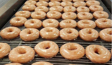 Food, Cuisine, Bagel, Doughnut, Dish, Cider doughnut, Baked goods, Glaze, Baking, Ingredient, 