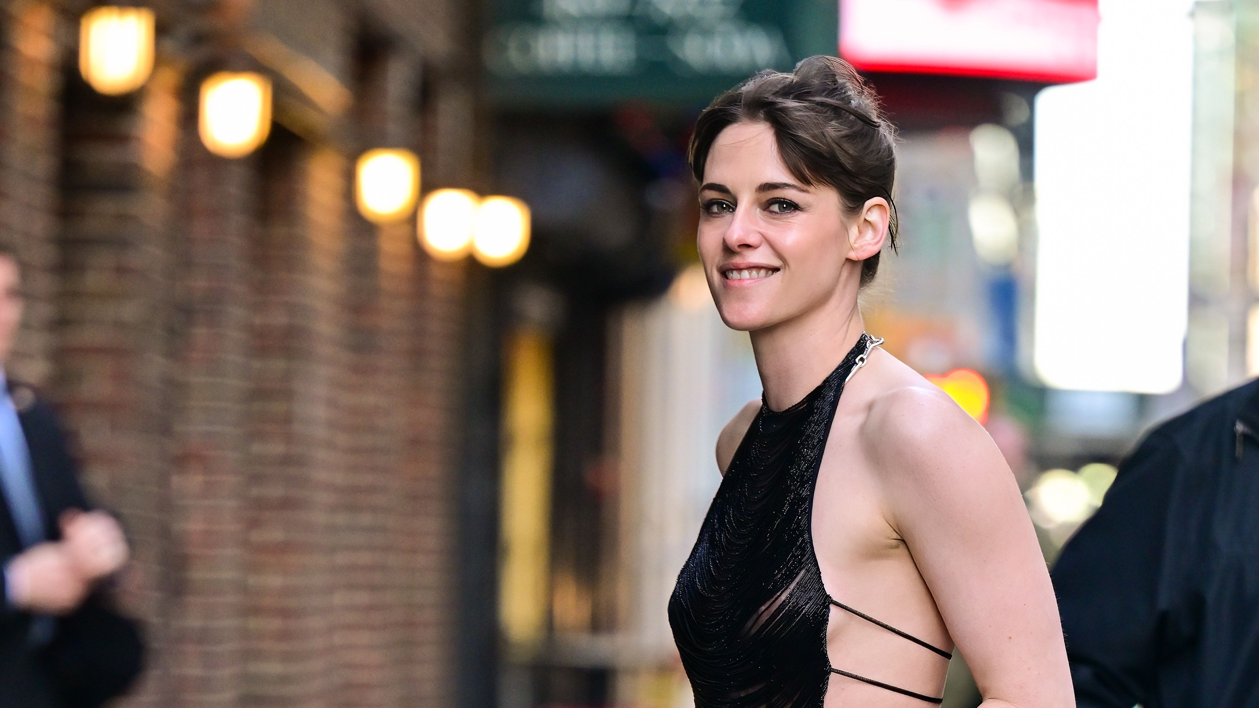 Kristen Stewart Wore a Backless Sheer Top on 'The Late Show With Stephen  Colbert