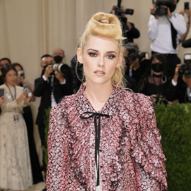 kristen stewart says she 'scared' other met gala guests with wardrobe malfunction