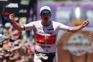 el triatleta kristian blummenfelt termina un ironman