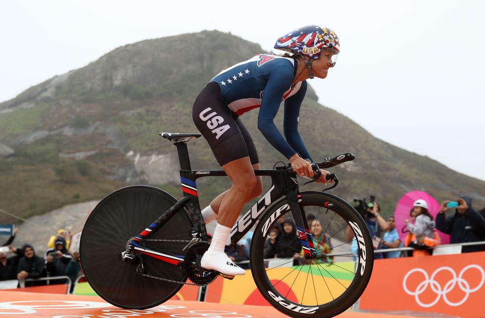 rio de janeiro, brazil   august 10  kristin armstrong of the united states prepares to start in the womens individual time trial on day 5 of the rio 2016 olympic games at pontal on august 10, 2016 in rio de janeiro, brazil  photo by bryn lennongetty images