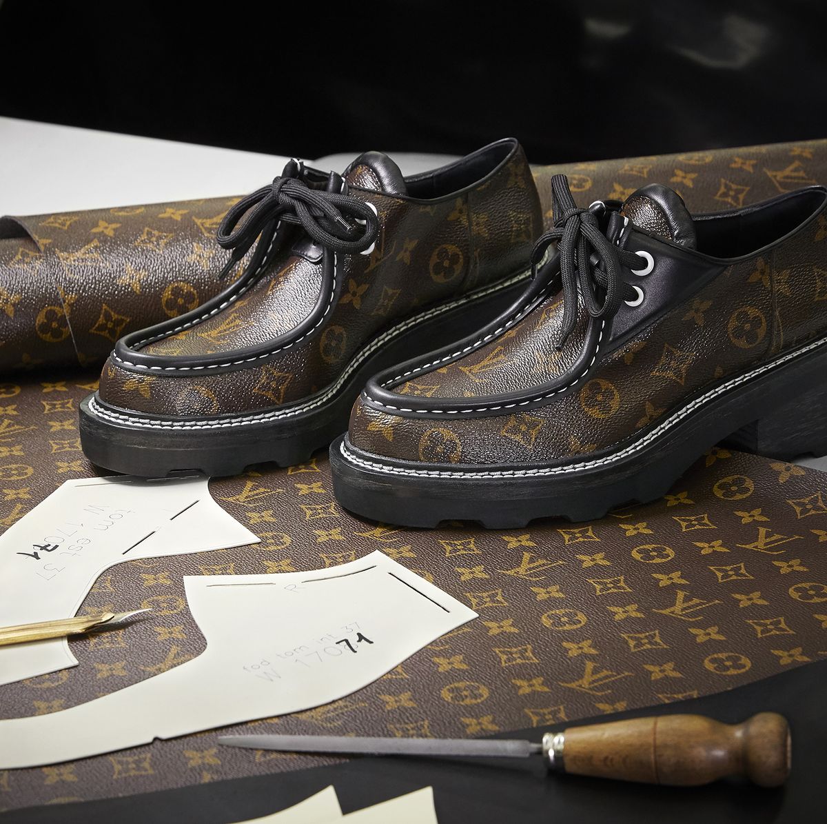 Un viaje al corazón del atelier de calzado de Louis Vuitton