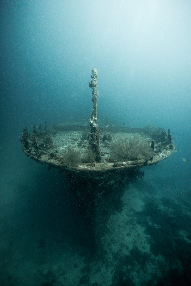 kuda giri wreck, a shipwreck in maldives