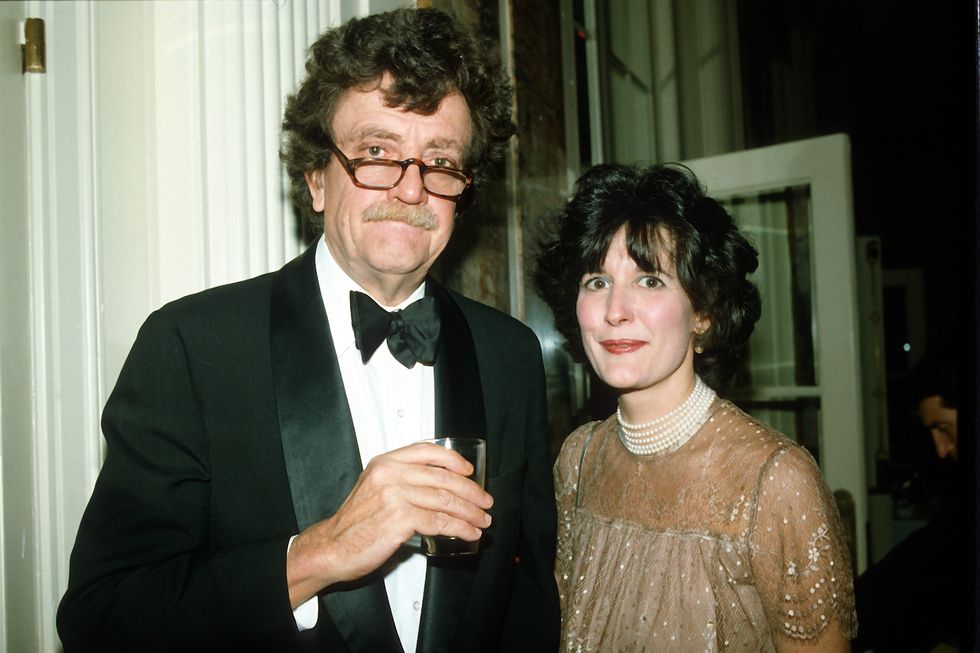 kurt vonnegut stands with wife jill krementz