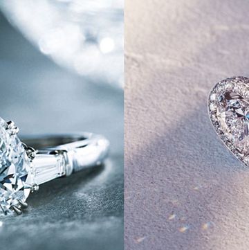 ファンシーシェイプのダイヤモンドの婚約指輪。