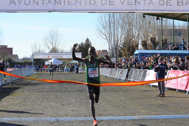 el eritreo rodrigue kwizera se ha hecho este domingo con el podio del 41 cross internacional de venta de baños