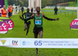 el atleta de burndi rodrigue kwizera se proclama vencedor del 65 cross internacional de san sebastián celebrado esta mañana en el hipódromo de lasarte