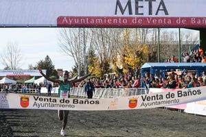 el burundés rodrigue kwizera se impone vencedor del 42 cross internacional de venta de baños