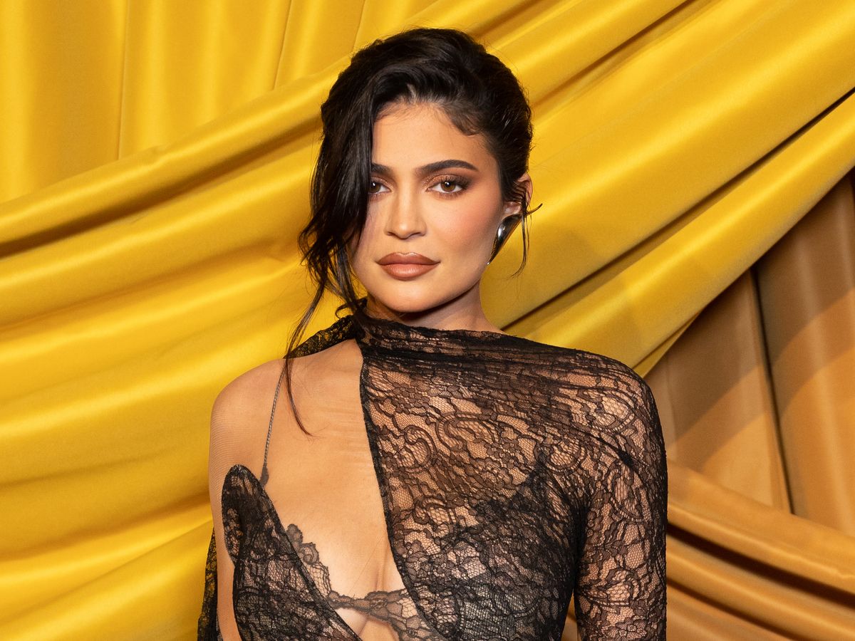 When Kylie Jenner Wore A Majestic Gold Off-Shoulder Dress With A