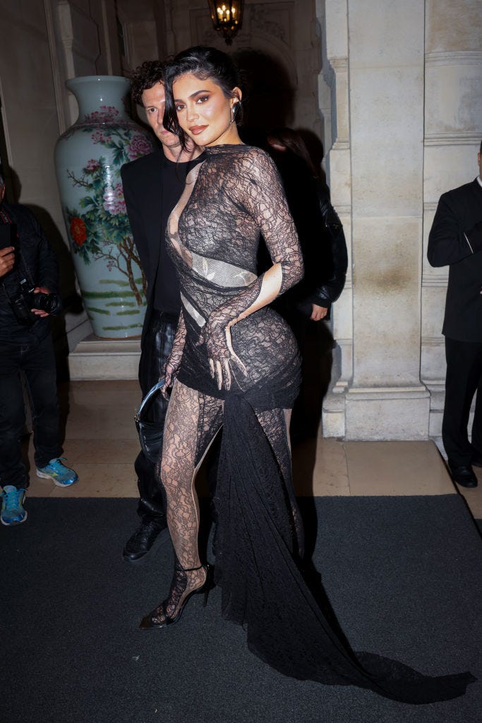 Kylie Jenner Bared Her Enviable Abs In A Black Cutout Dress At Art Basel -  SHEfinds