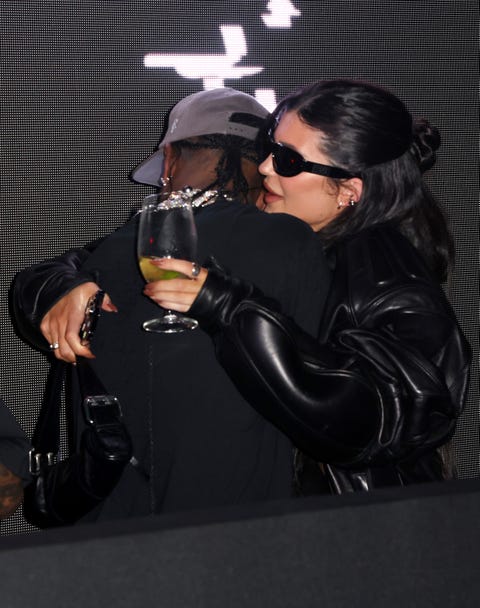 Travis Scott und 50 Cent treten auf der Art Basel Party von Wayne & Cynthia Boich auf travis scott und 50 cent treten bei wayne cynthia boichs art basel party auf