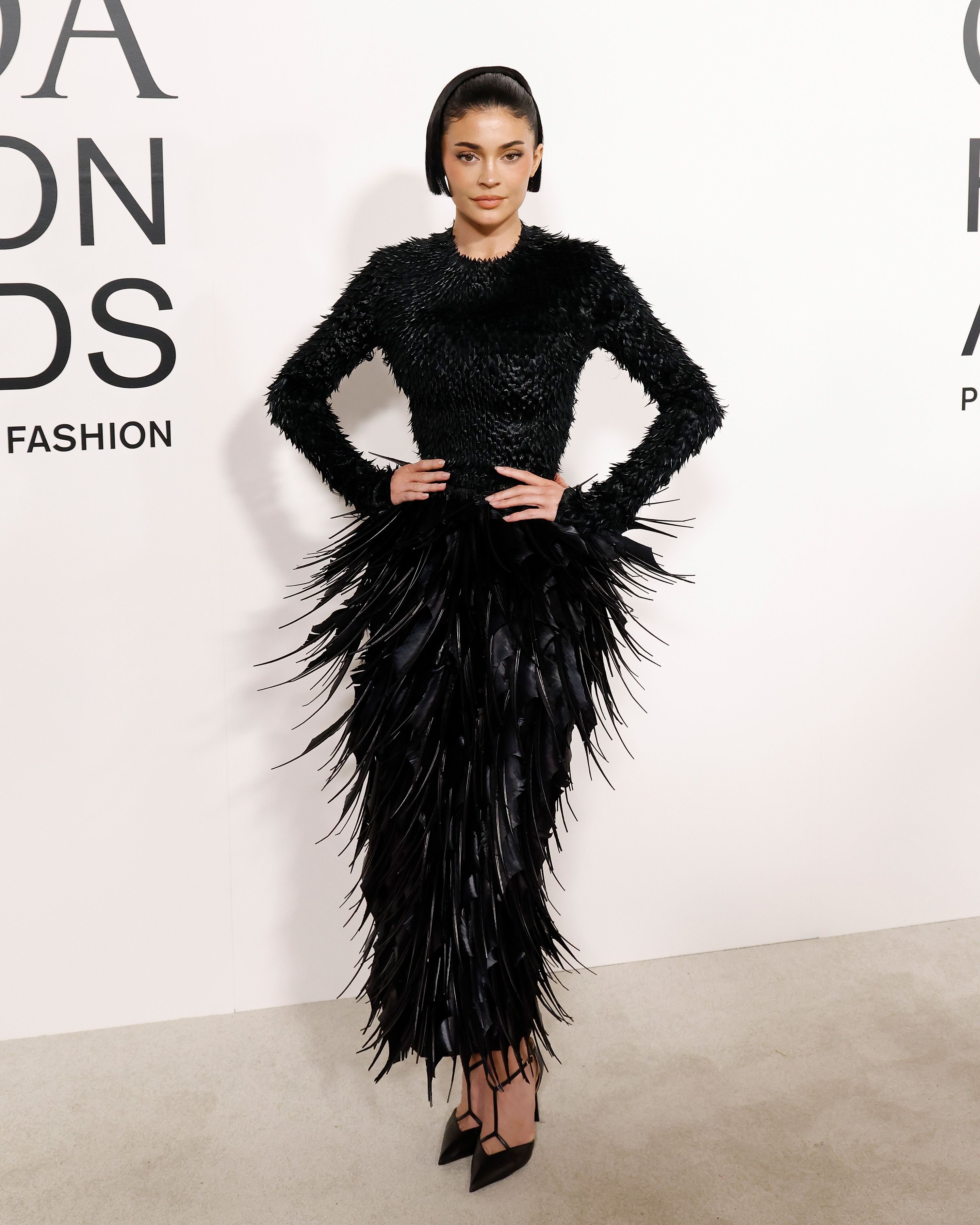 Kylie jenner awards dress best sale