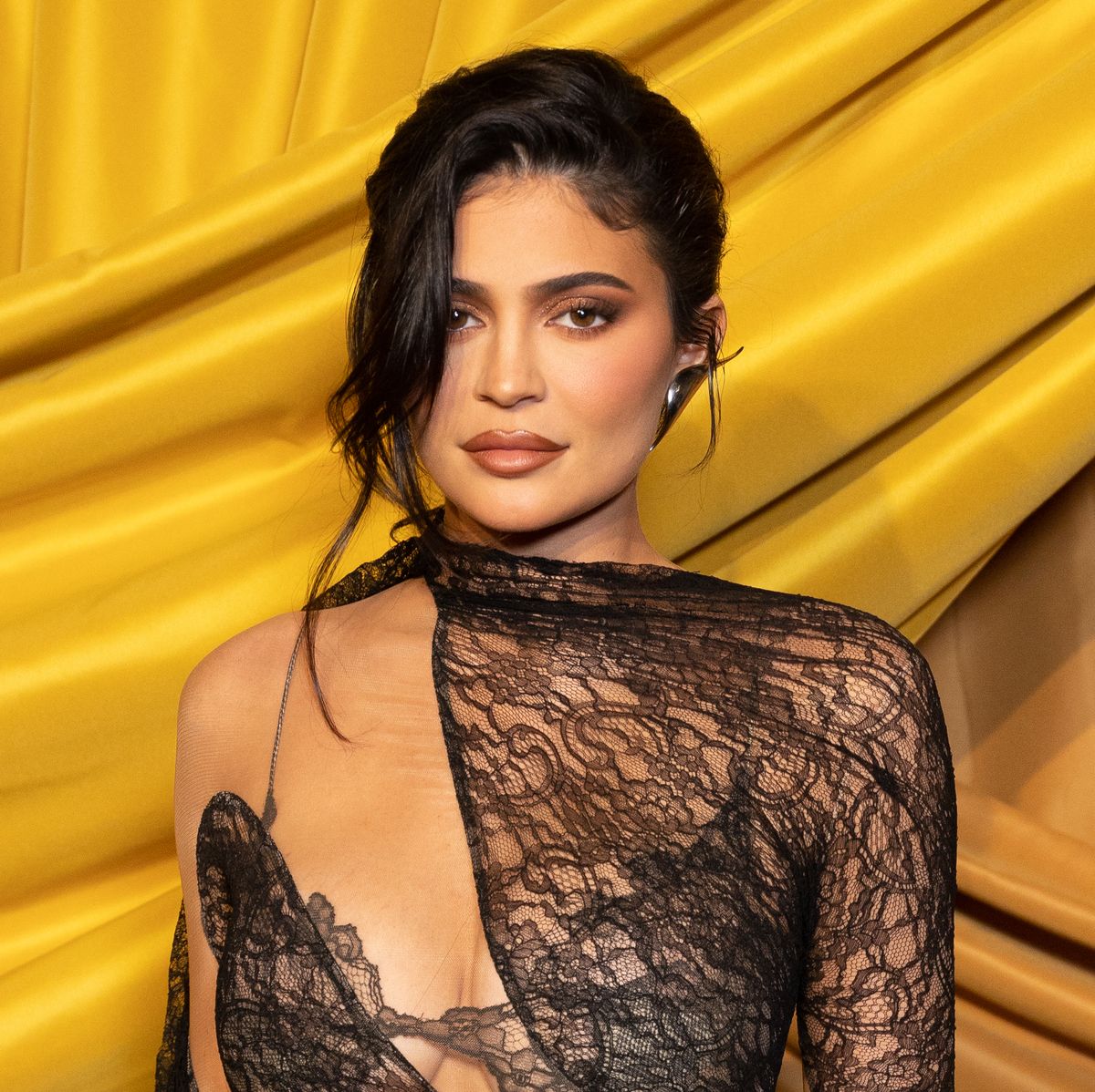Kylie Jenner Shares Her Natural Hair One Year Into Growing It Out