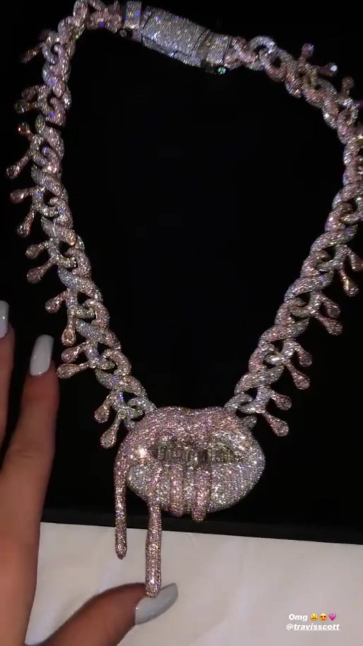 kylie jenner diamond necklace