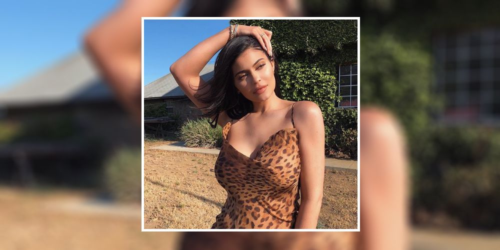 Stille sikkerhedsstillelse rense Kylie Jenner looks fire in this skin-tight leopard-print dress