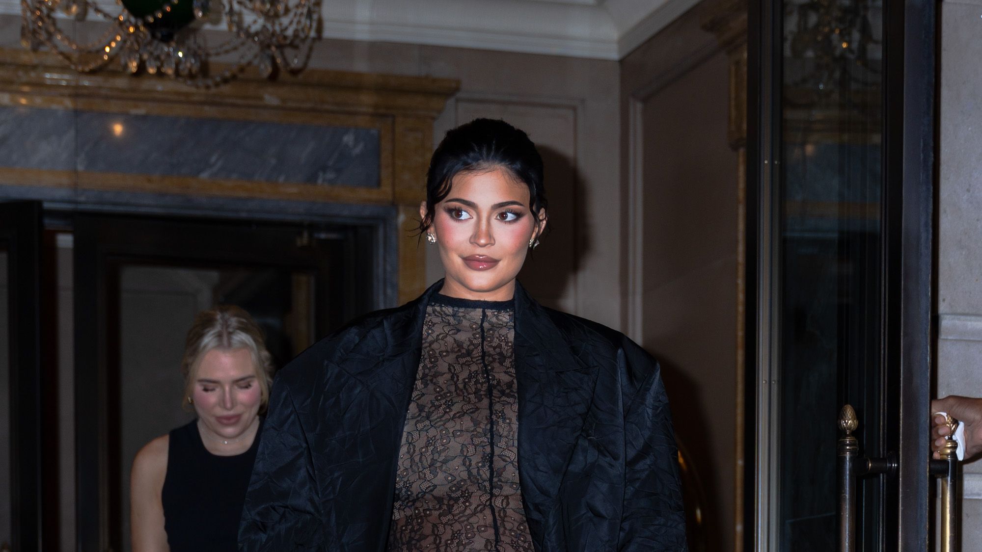 Kylie Jenner's Street Style is All Curves [PHOTOS] – Footwear News