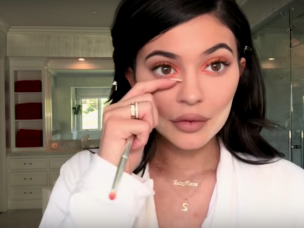 Watch Kylie Jenner's 37-Step Makeup Routine - Kylie Jenner Vogue Makeup  Tutorial