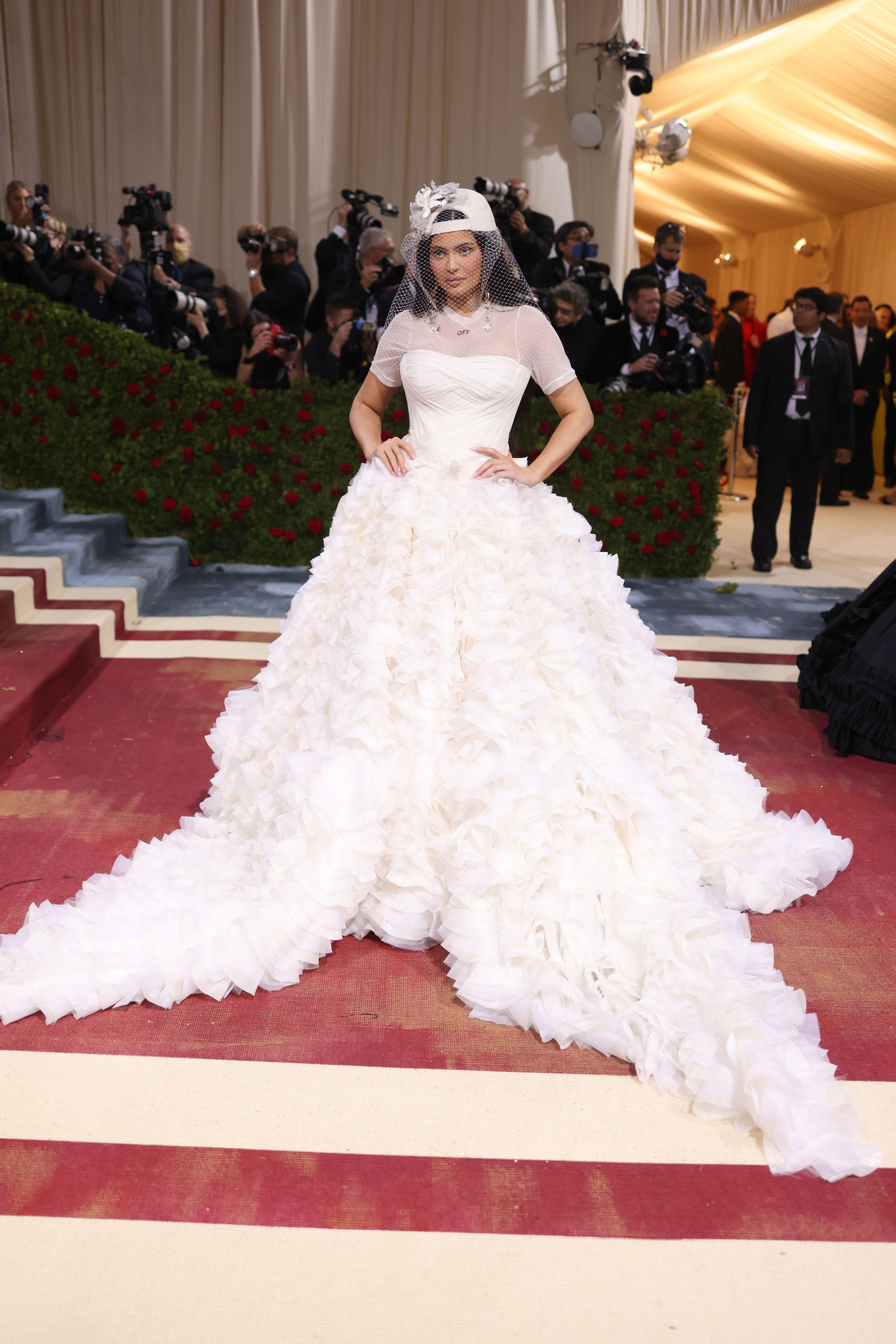 Kylie jenner hotsell dress met gala