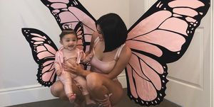 Kylie Jenner y su hija Stormi Webster disfrazadas de mariposa por Halloween