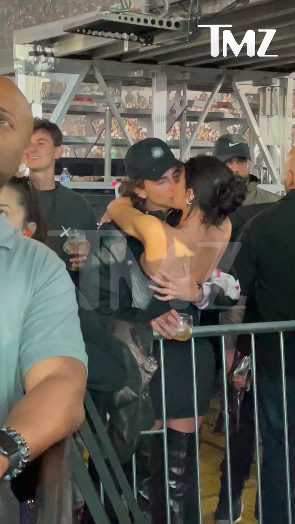 kylie jenner and timothee chalamet kissing