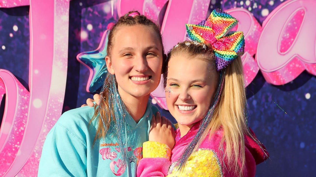 preview for Jojo Siwa & GF Spark BREAKUP Rumors Amid Sharing 'Personal Struggles'