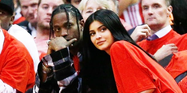 Travis Scott Just Sent Kylie Jenner 443 White Roses