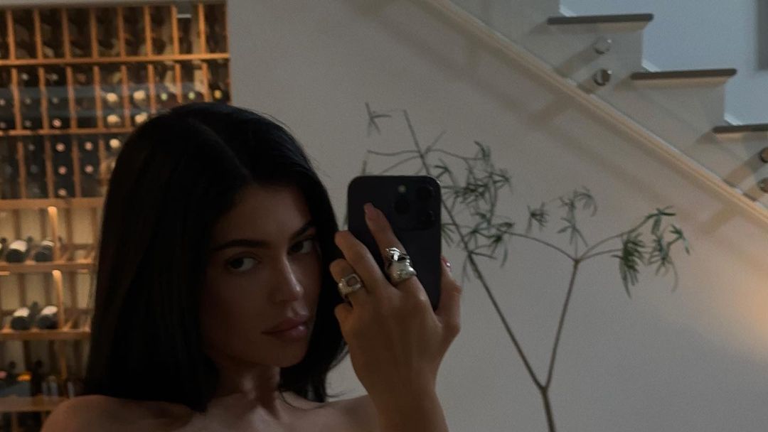 Kylie Jenner wears $38 Skims bra in a hot mirror selfie