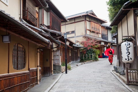 street in higashiyama, kyoto, japan
