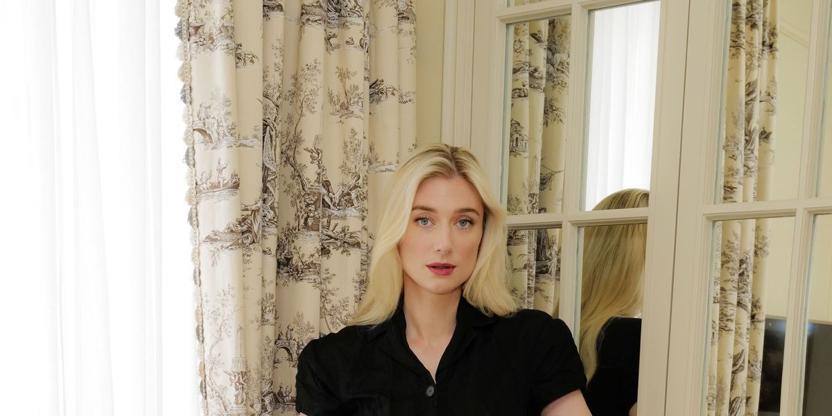 Dior on X: Embracing Gilded Glamour, Elizabeth Debicki made a stunning  appearance at the #MetGala 2022 in this delicate lace dress from the Haute  Couture Spring-Summer 2022 collection by Maria Grazia Chiuri.