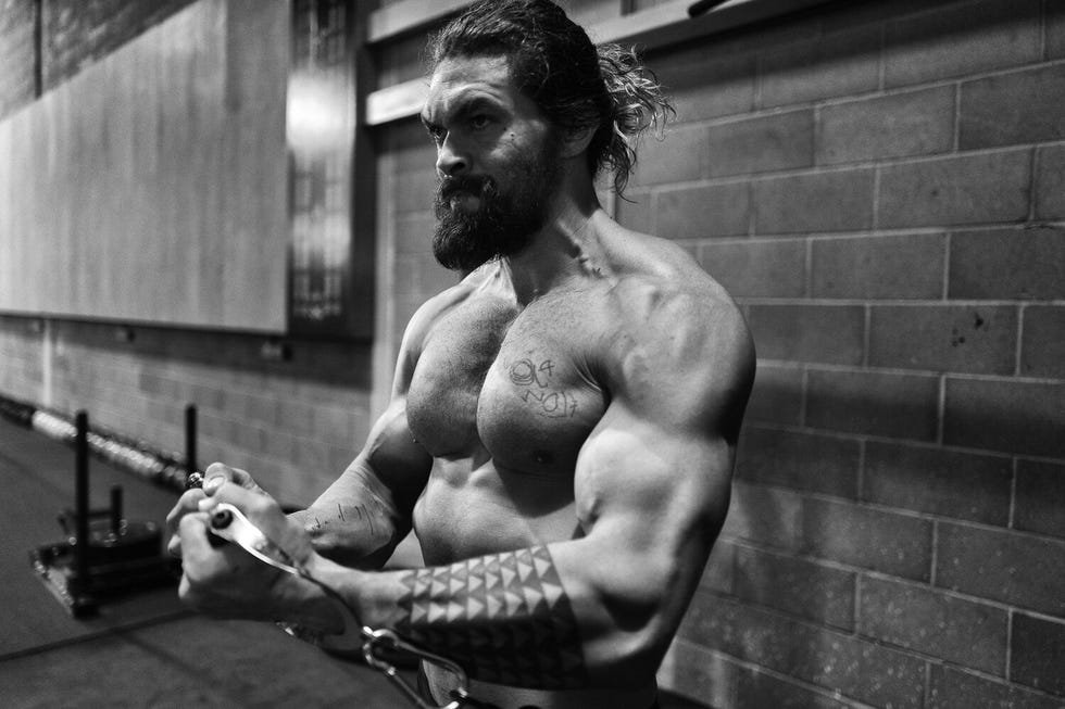 jason momoa performs chest workout