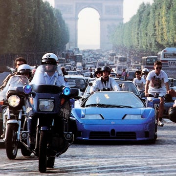 Bugatti EB110 in Paris