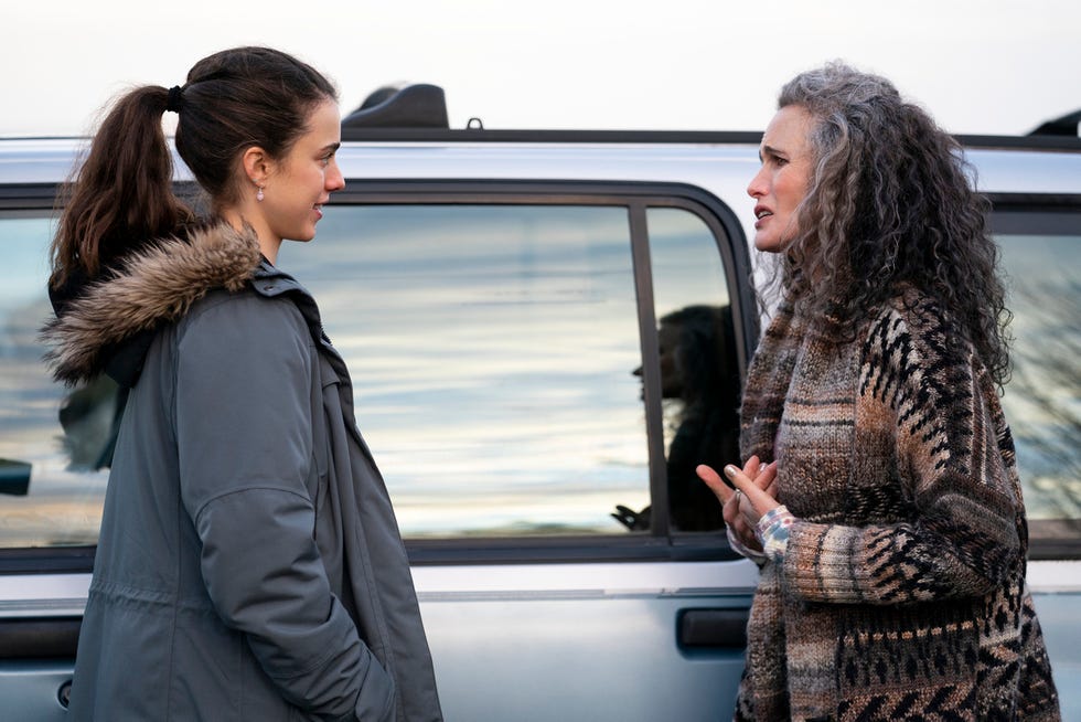 la asistenta, serie de neflix protagonizada por margaret qualley y andie mcdowell